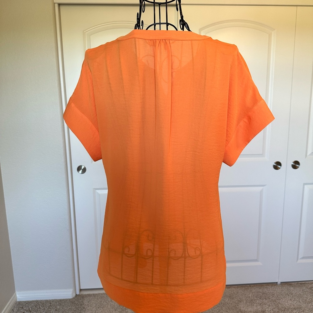 Gorgeous Banana Republic Top - Picture 3 of 6